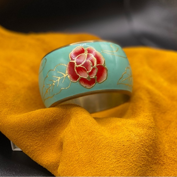 Vintage Floral Bangle Bracelet - Picture 14 of 14